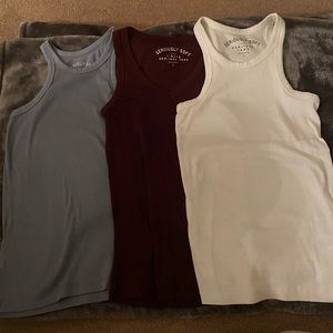 3 pack Seriously Soft Aero tank tops size small